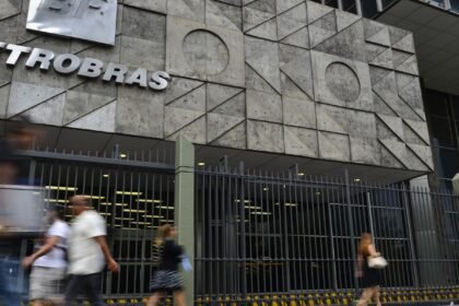 Petrobras destitui diretor de área que vendeu gás com 100% de ágio