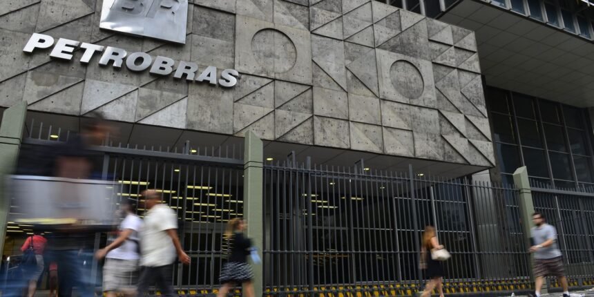 Petrobras destitui diretor de área que vendeu gás com 100% de ágio