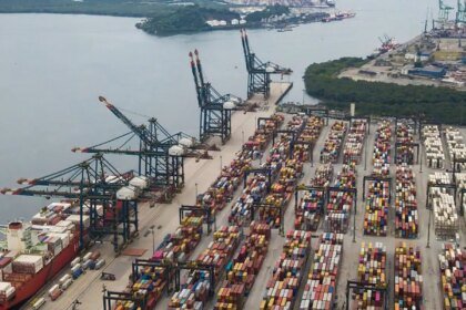 Porto de Santos prioriza desembarque de caminhões com gasolina
