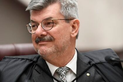 STJ abre processo e mantém afastamento de ministro acusado de assédio