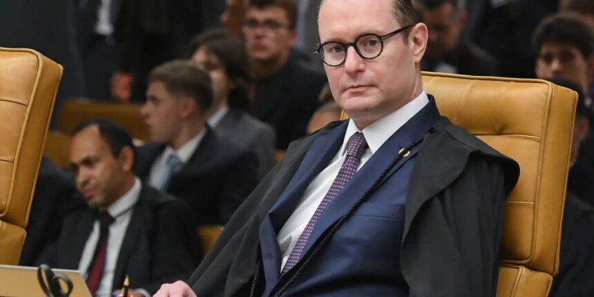 Zanin vota a favor de eleições diretas para governador do Rio