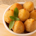 Massa no ponto certo facilita modelar e fritar coxinhas