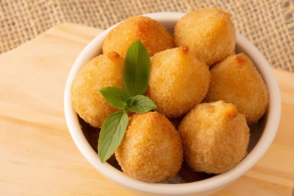 Massa no ponto certo facilita modelar e fritar coxinhas