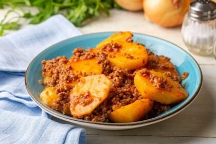Imagem de um prato de batata-doce com carne moida