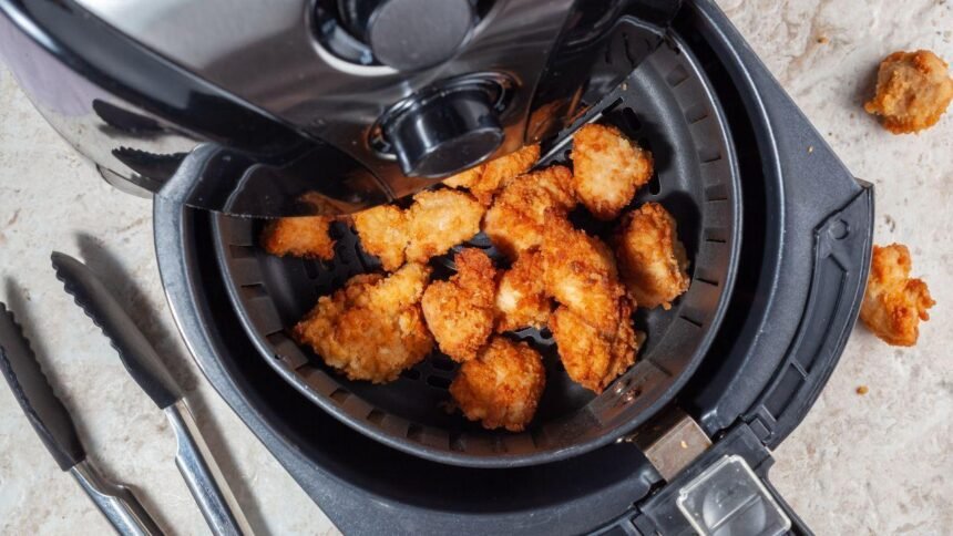Preaquecer a air fryer e mexer os alimentos durante o preparo ajudam a deixar as receitas mais crocantes