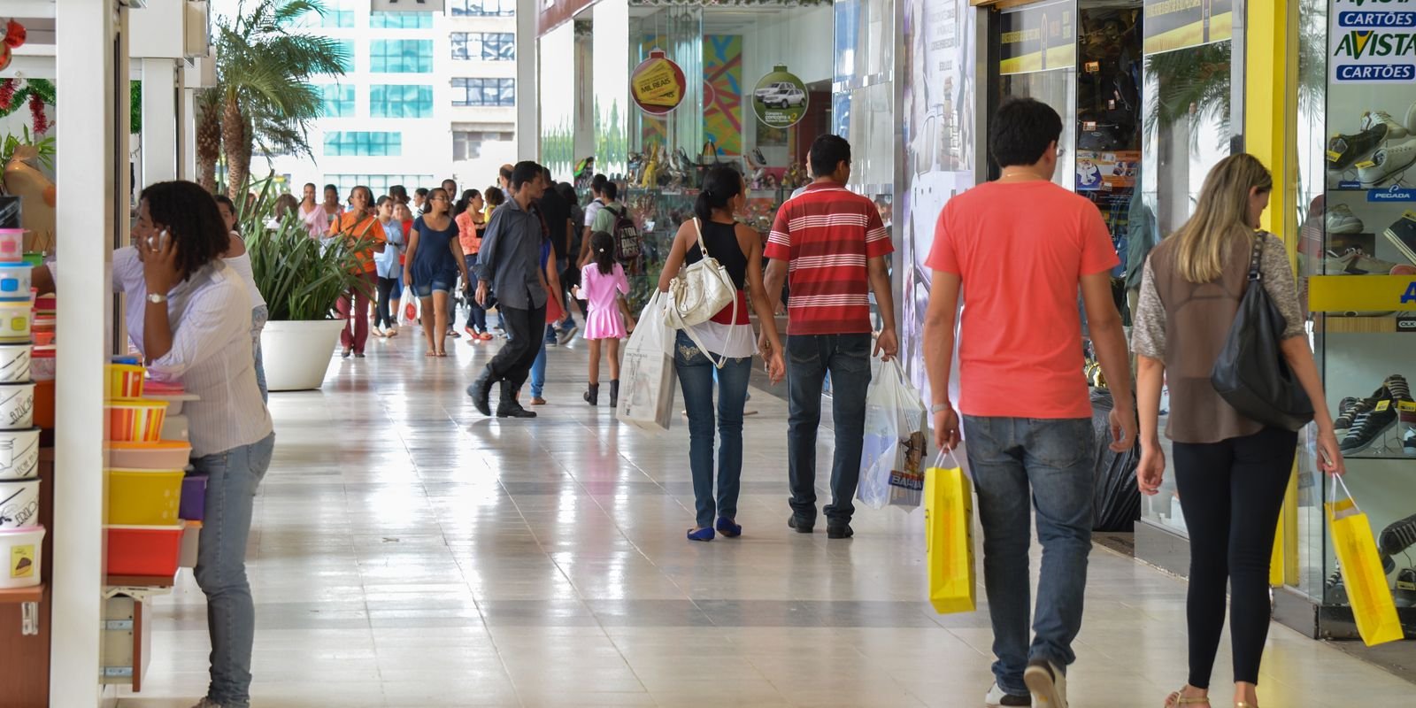 Atividade econômica cai 0,7% em março em razão da guerra do Irã
