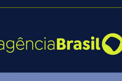 Avião de bimotor cai e bate em prédio em Belo Horizonte