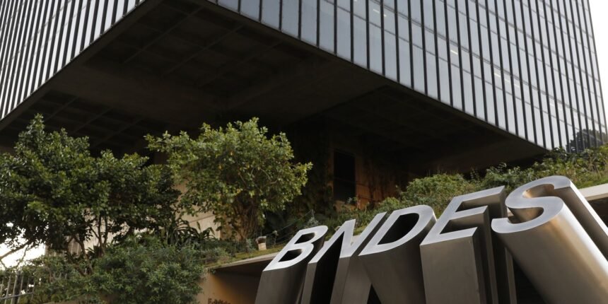 BNDES abre financiamento para transporte de carga e passageiros