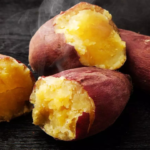 Batata-doce no micro-ondas fica macia e pronta em poucos minutos com o truque certo