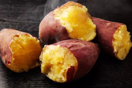 Batata-doce no micro-ondas fica macia e pronta em poucos minutos com o truque certo