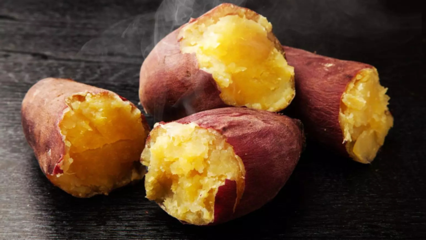 Batata-doce no micro-ondas fica macia e pronta em poucos minutos com o truque certo