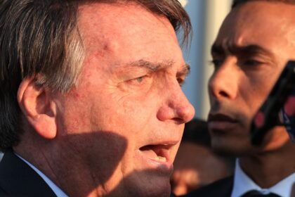 Bolsonaro tem alta hospitalar após passar por cirurgia no ombro