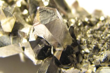 Brasil tem "vazio estratégico" em minerais críticos, diz especialista