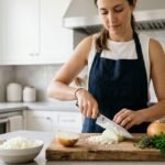 Brunoise, julienne e outros cortes: aprenda a cortar cebola como um chef