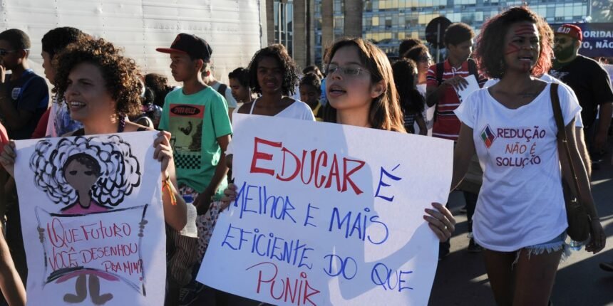 CCJ adia novamente análise de PEC sobre redução da maioridade penal