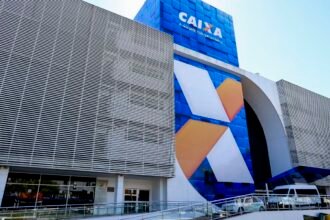 Caixa e BB liberam abono salarial para nascidos em maio e junho