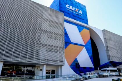Caixa e BB liberam abono salarial para nascidos em maio e junho