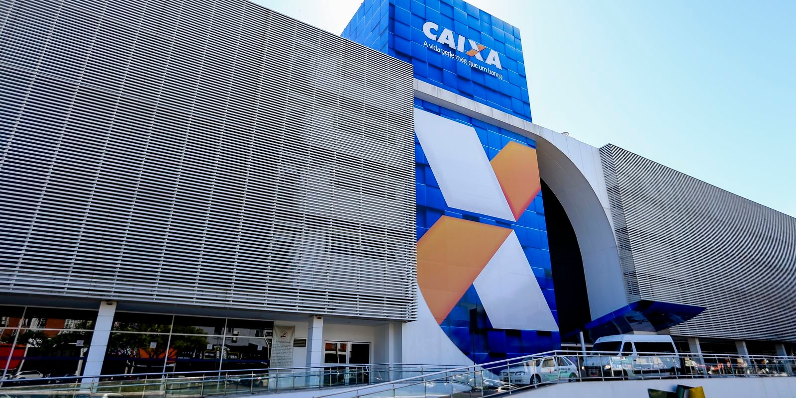 Caixa e BB liberam abono salarial para nascidos em maio e junho