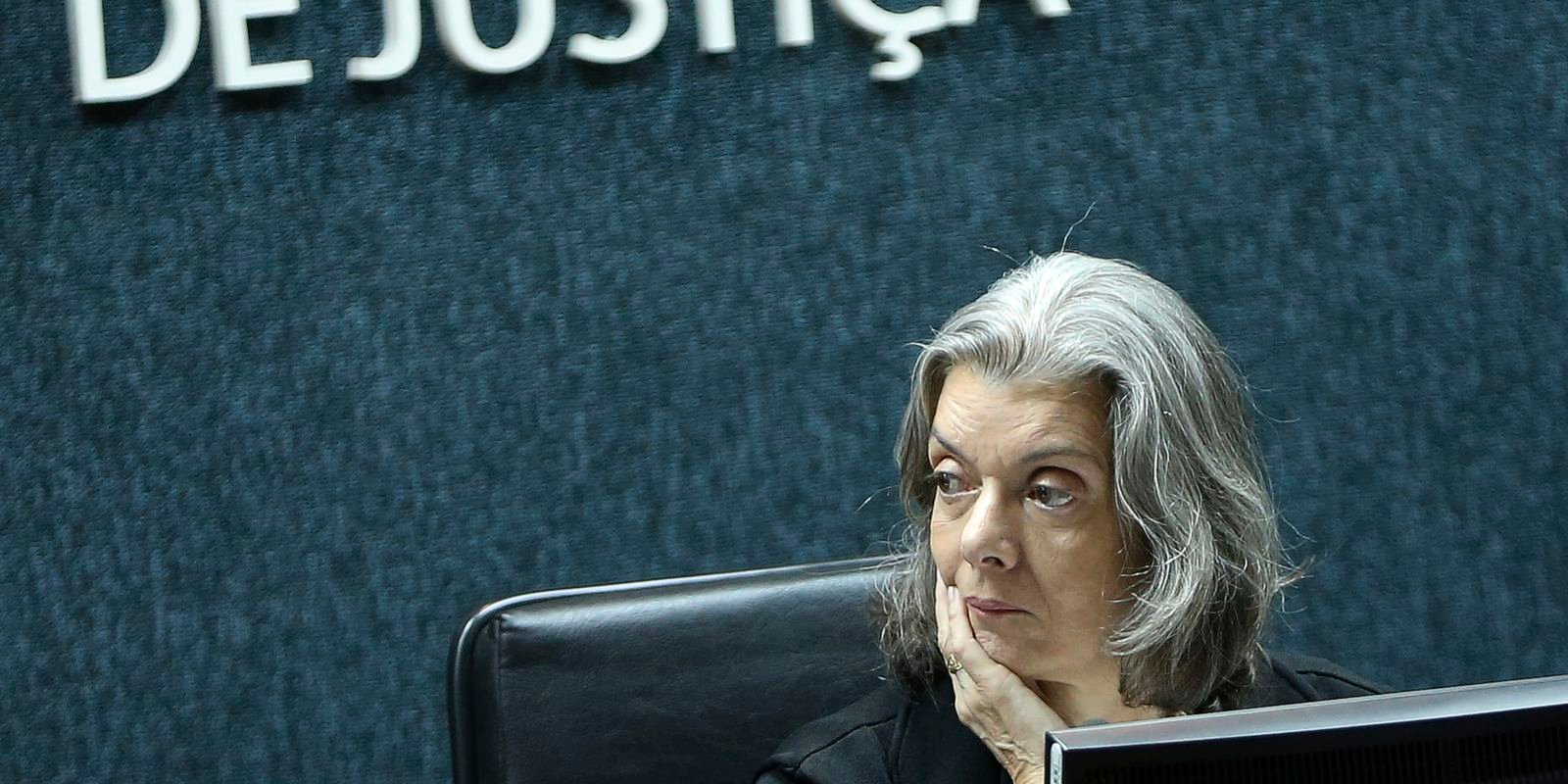 Cármen Lúcia vota por derrubar flexibilização da Lei da Ficha Limpa