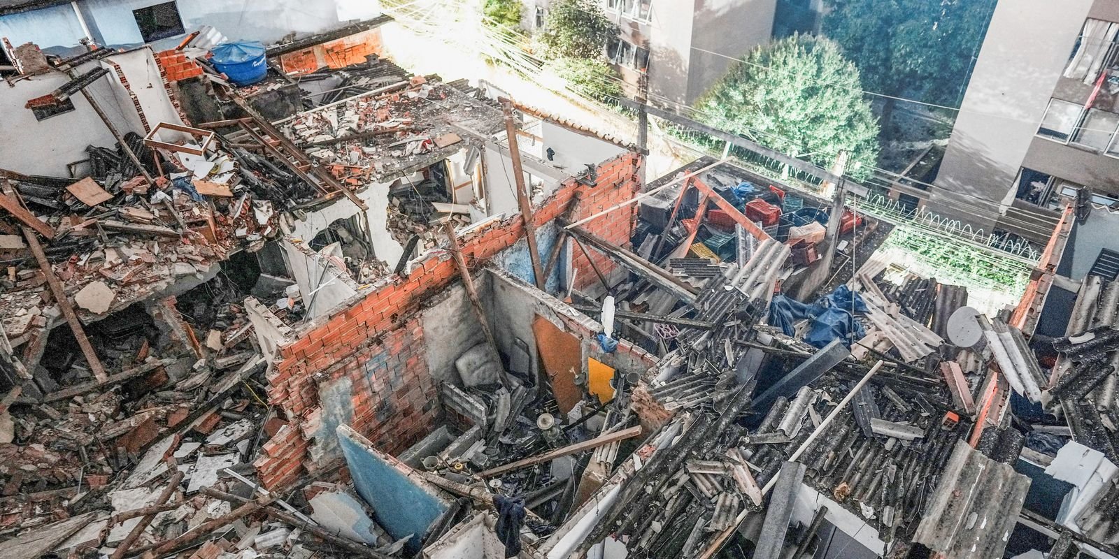 Casas começam a ser demolidas após explosão em São Paulo
