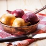 Cebola branca e cebola roxa