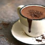 Chocolate quente cremoso igual ao de cafeteria: veja como fazer!