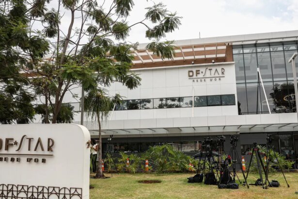 Cirurgia no ombro de Bolsonaro ocorreu sem intercorrências, diz equipe