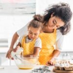 Comida de mãe tem gosto diferente? Por que ela mexe tanto com a gente?