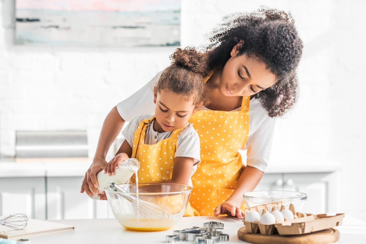 Comida de mãe tem gosto diferente? Por que ela mexe tanto com a gente?
