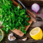 Como conservar cheiro-verde fresco por mais tempo na geladeira