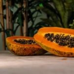 O mamão possui uma enzima natural que ajuda a deixar a carne mais macia