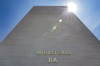 Defesa e Cidades lideram bloqueios no Orçamento de 2026