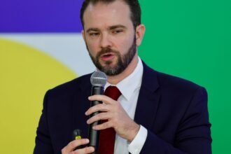 Desenrola 2.0 renegocia quase R$ 1 bilhão em dívidas, diz Durigan