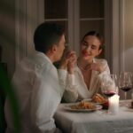 casal num jantar romântico