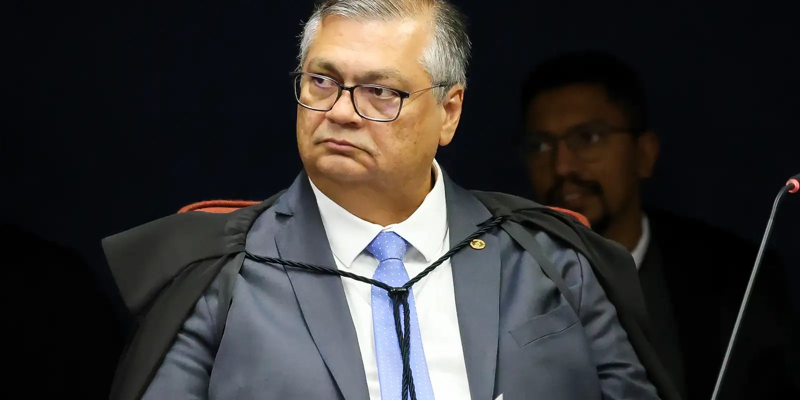 Dino dá 10 dias para governo mostrar plano de combate a incêndios