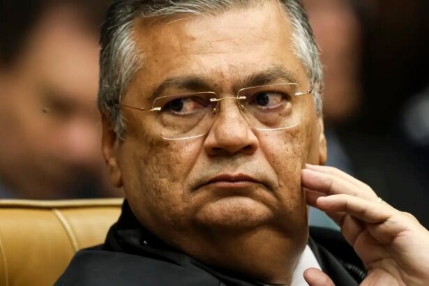 Dino diz ter sido ameaçado de morte por funcionária de companhia aérea