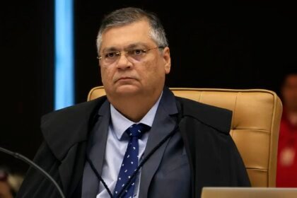 Dino pede que Câmara explique viagem de Mário Frias ao exterior