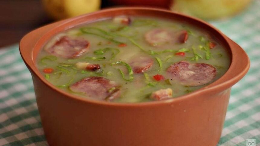 Do caldo verde ao de mandioca, essas receitas quentinhas são perfeitas para deixar o jantar mais saboroso nos dias frios