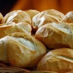 Doce ou salgado: 6 receitas com pão francês para fazer em minutos
