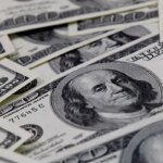 Dólar cai para R$ 4,98, e bolsa sobe em dia de alívio