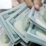 Dólar sobe para R$ 5,06; bolsa cai com IPCA-15 e recuo do petróleo