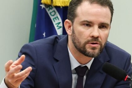 Durigan cancela viagem à Rússia após fechamento de aeroporto