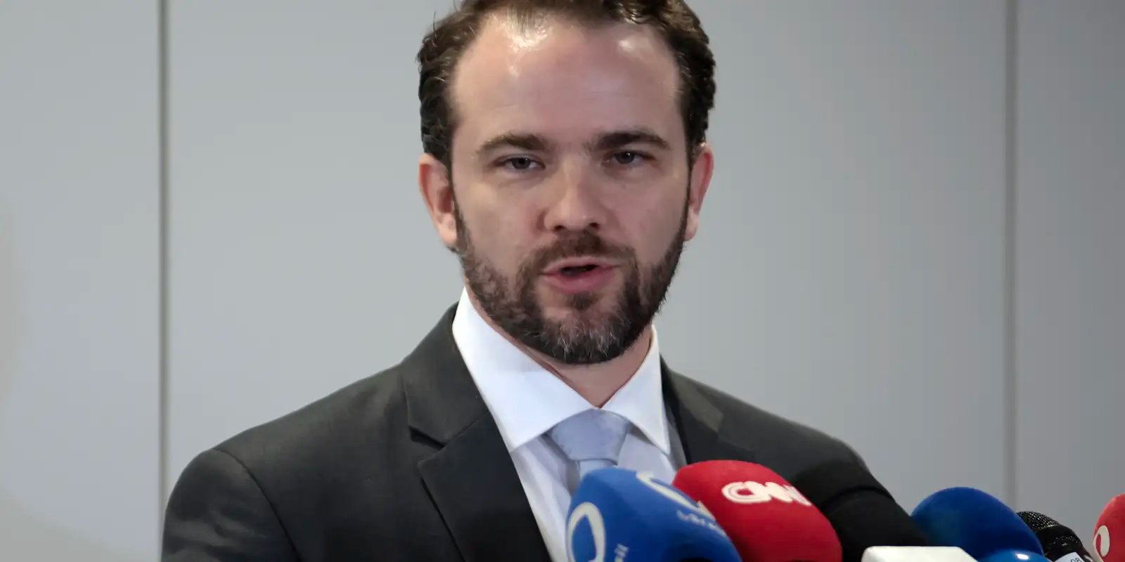 Durigan defende taxação de ultrarricos em agenda do G7