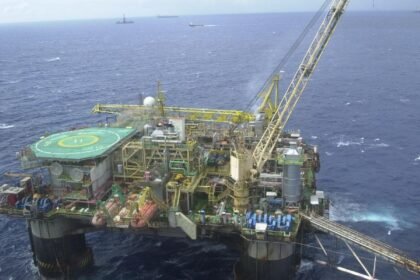 Em meio à guerra no Irã, Brasil bate recorde de produção de petróleo