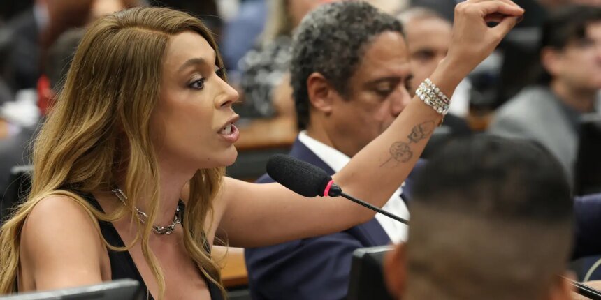 Erika Hilton rejeita negociação sobre compensações na PEC da 6x1