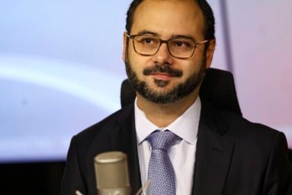 Governo avalia aumento de contratação pelo MEI com o fim da 6x1