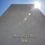 Governo bloqueia R$ 22,1 bi do Orçamento de 2026