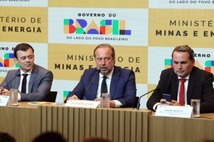 Governo cria subsídio de até R$ 0,89 para segurar preço da gasolina
