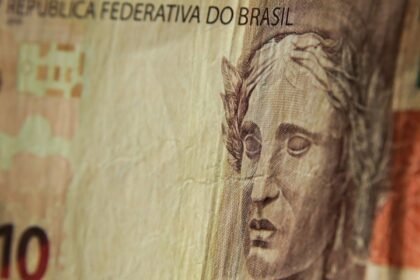 Governo de SP aplica multa recorde de R$ 1 bilhão contra Fast Shop