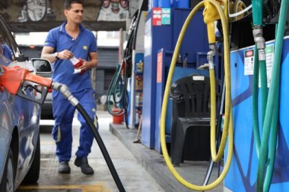 Governo fixa subvenção da gasolina em R$ 0,44 por litro